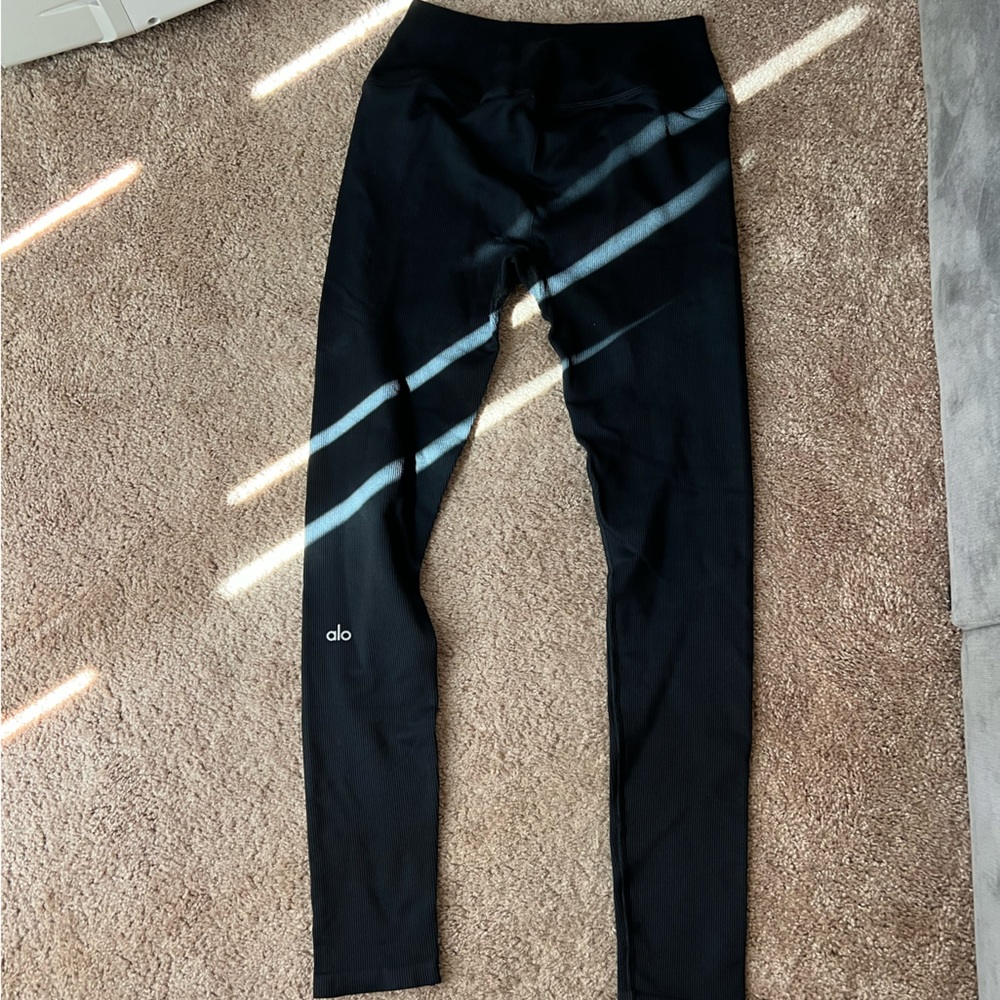 Alo yoga leggings.